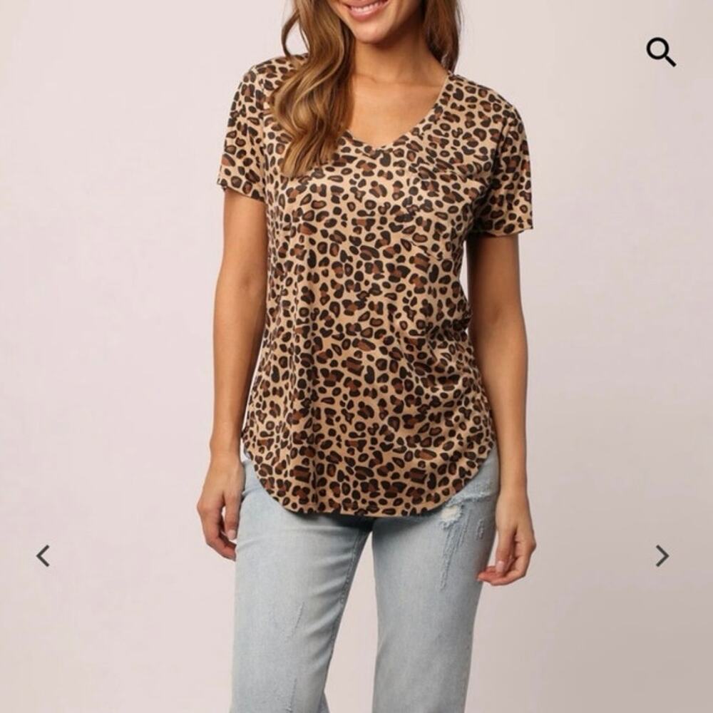 Another love shirt PHOENIX SUEDE V-NECK POCKET TEE SAVANNAH Medium animal print